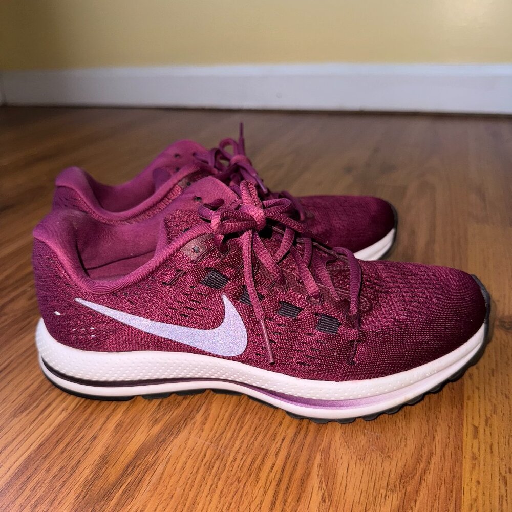 Nike Air Max Motion Purple Black White Size 6.5 NEW